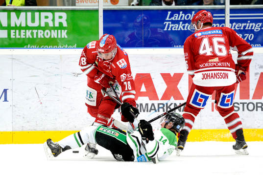 Rögles Justin Bostrom  och Timrås Jens Westin