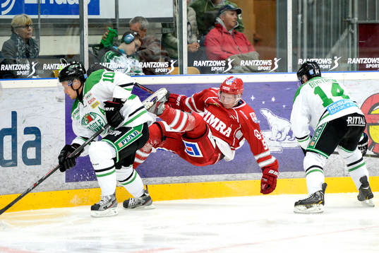 Timrås Andreas Borgman och Rögles Viktor Lindgren och