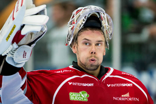 Timrås målvakt Mika Norja deppar