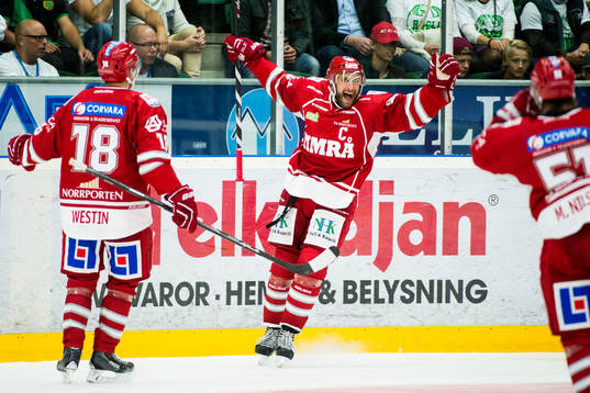 Timrås Per Hallin (m) jublar