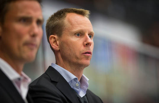 Frölundas Robert Olsson ser förvånad ut