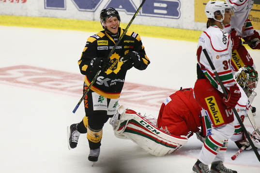 Skellefteås Erik Forsell jublar