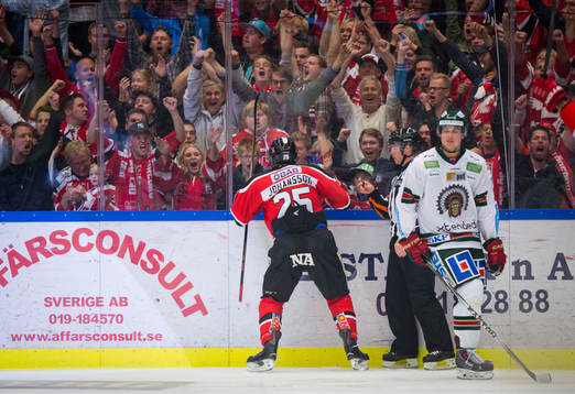 Örebros Martin Johansson gör 1-1 och jublar framför