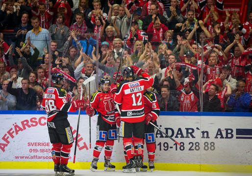 Örebros Martin Johansson gör 1-1 och jublar med Derek