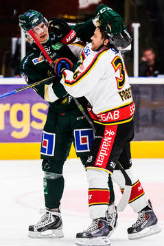 Färjestads Daniel Gunnarsson och Luleås Niklas Fogström
