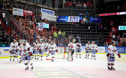 Frölunda vinner i sudden death och jublar framför