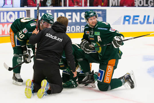 Färjestads Christoffer Forsberg fick en smäll i huvudet