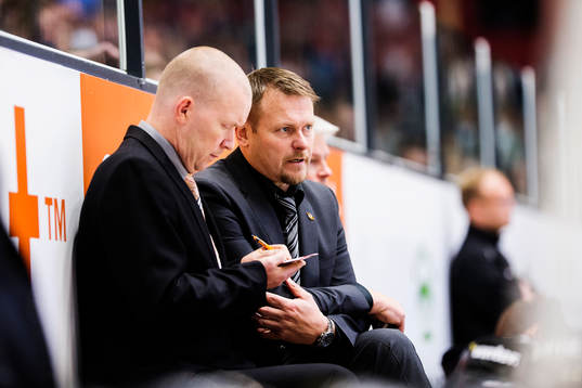 Luleås tränare Joakim Fagervall och assisterande tränare