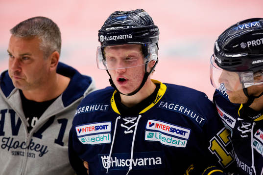 s Emil Johansson leds av isen