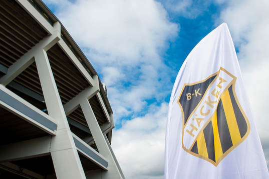 Nya Ullevi och en häckenflagga innan fotbollsmatchen i