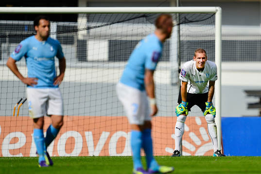 Malmö FFs målvakt Robin Olsen deppar
