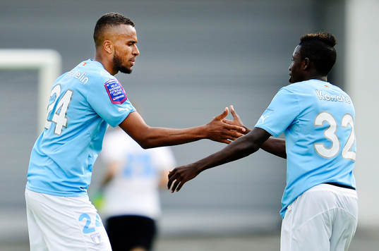Malmö FFs Isaac Kiese Thelin (tv) gör 3-3 och jublar