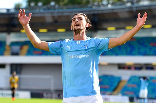 Malmö FFs Agon Mehmeti deppar