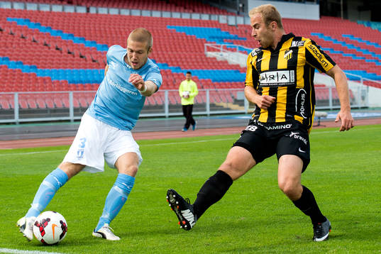 Malmö FFs Anton Tinnerholm och Häckens Kari Arkivuo
