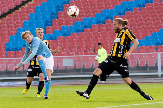 Malmö FFs Emil Forsberg skjuter