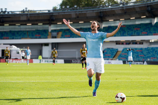 Malmö FFs Agon Mehmeti deppar
