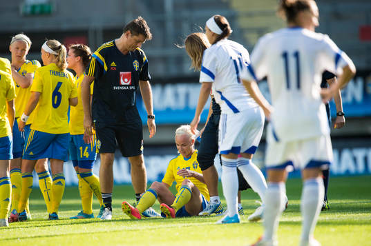 Sveriges Caroline Seger skadar sig