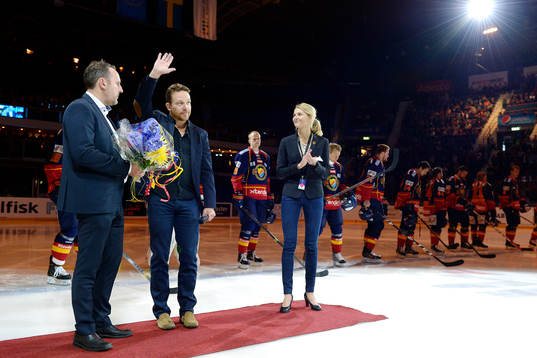 Djurgårdens fd. sportchef Charles Berglund hyllas innan