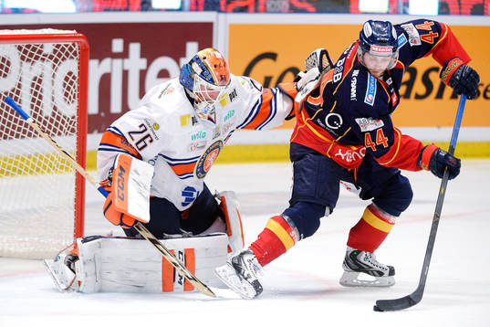 Djurgårdens Mattias Guter ororar framför Växjös