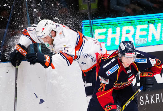 Växjös Noah Welch försöker att tackla Djurgårdens