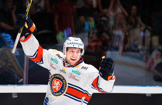 Växjös Robert Rosén jublar