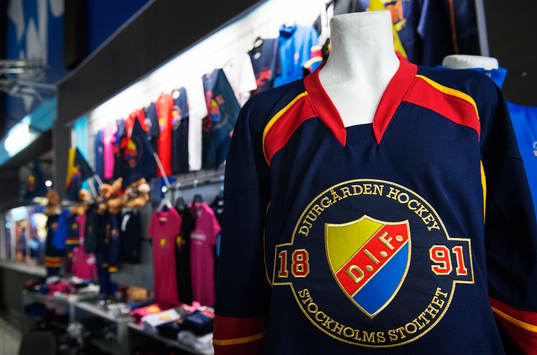 En supportershop säljer tröjor och andra föremål