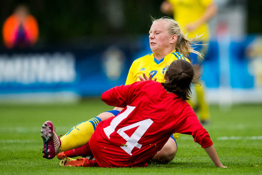 Sveriges Emma Stina Blackstenius och Moldaviens Nadejda