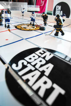 Besökare kunde spela bordhockeyspel i samband med Brynäs