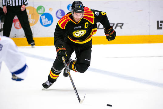 Brynäs Niclas Andersén jagar puck