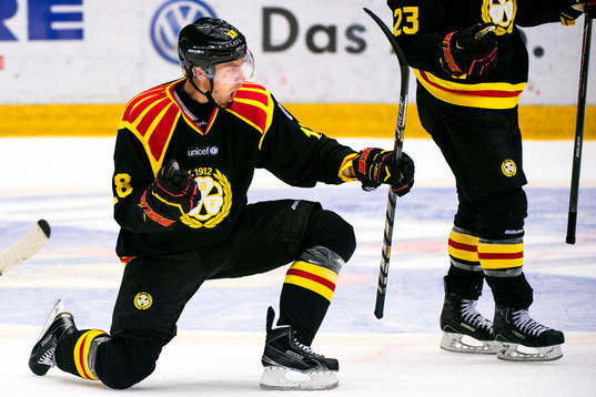 Brynäs Anton Rödin jublar