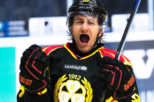 Brynäs Sebastian Enterfeldt jublar