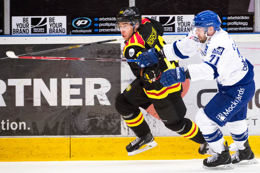 Brynäs Mattias Nörstebö och Leksands Chris Connolly
