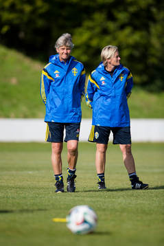 Förbundskapten Pia Sundhage och assisterande
