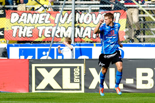 Halmstads Mikael Boman jublar