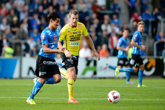 Halmstads Antonio Rojas och Mjällbys Daniel Nilsson