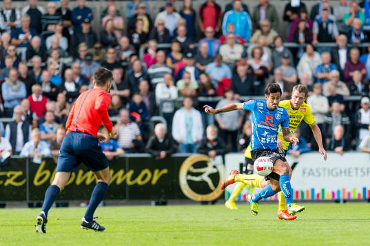 Halmstads Antonio Rojas och Mjällbys Daniel Nilsson
