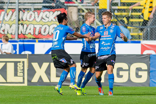Halmstads Mikael Boman har gjort 1-0