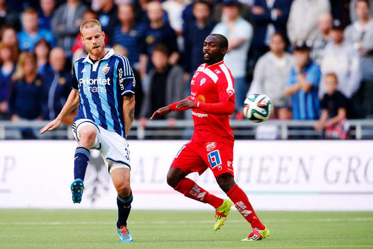 Djurgårdens Fredrik Stenman och Åtvidabergs John Owoeri