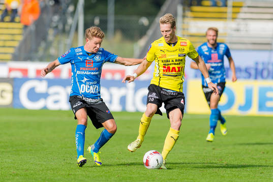 Halmstads Johan Blomberg och Mjällbys Christian Wilhelmsson