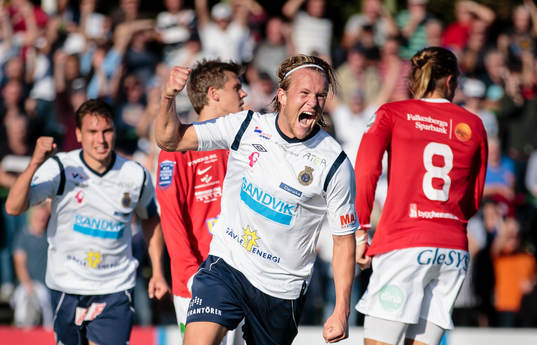Gefles Anders Bååth jublar