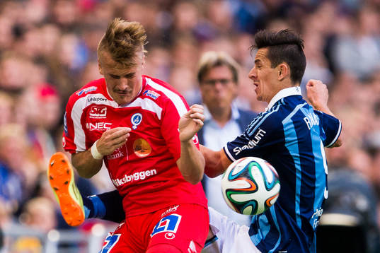 Åtvidabergs Pontus Nordenberg i kamp om bollen med