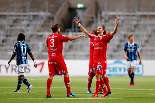 Åtvidabergs Månz Karlsson och Tom Pettersson jublar