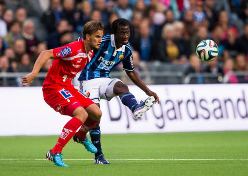 Åtvidabergs Månz Karlsson ser på när Djurgårdens