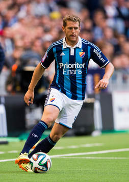 Djurgårdens Stefan Karlsson med bollen