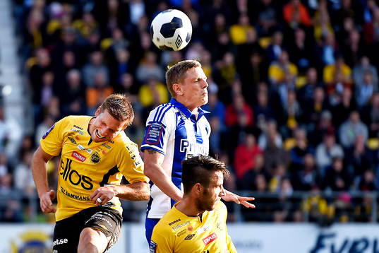 Elfsborgs Anders Svensson och IFK Göteborgs Sören Rieks i