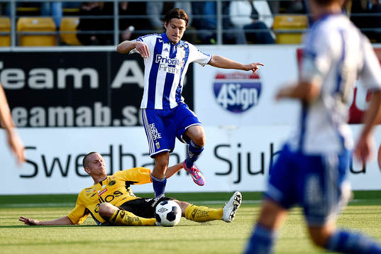 IFK Göteborgs Lasse Vibe hoppar över Elfsborgs Anton Lans