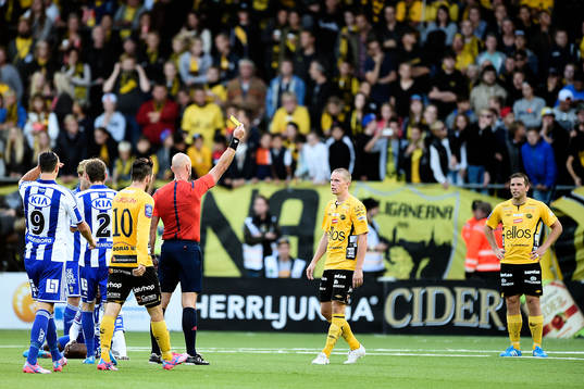 Elfsborgs Anton Lans får en varning