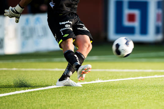 Utspark av Elfsborgs målvakt Kevin Stuhr Ellegaard