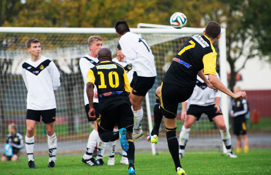 IFK Hässleholms Ilir Salja i matchen i division 3 mellan