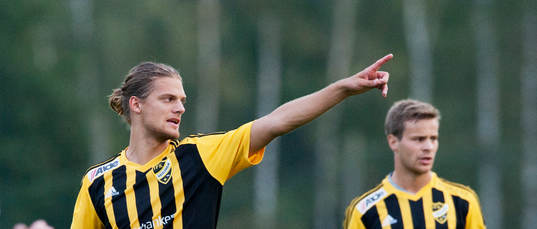 IFK Hässleholms Linus Karlsson i matchen i division 3